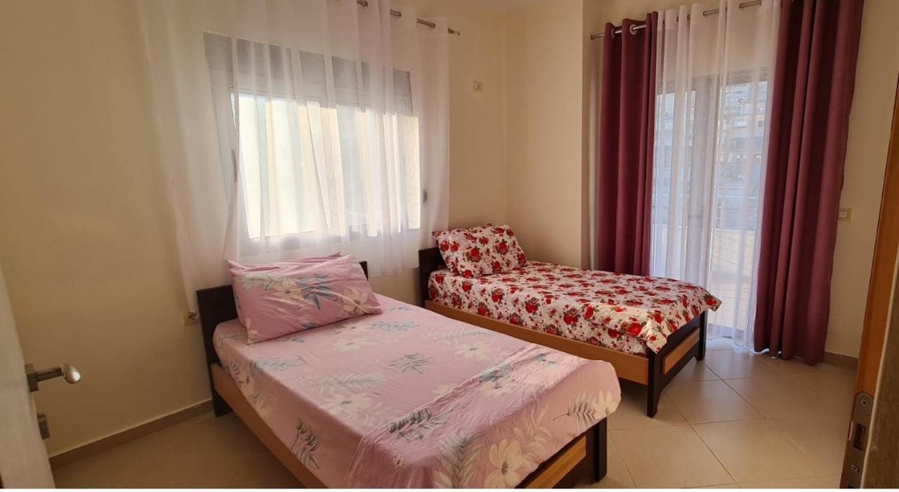 Saranda City Center & Beach Apartament 2 Bed Room Exterior photo